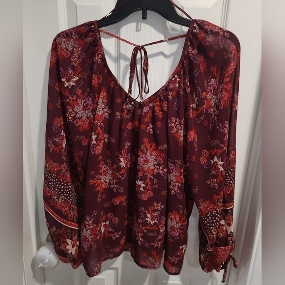 Chelsea & Theodore Burgundy mixed floral/ paisley / dot prints blouse NWT - Picture 4 of 11